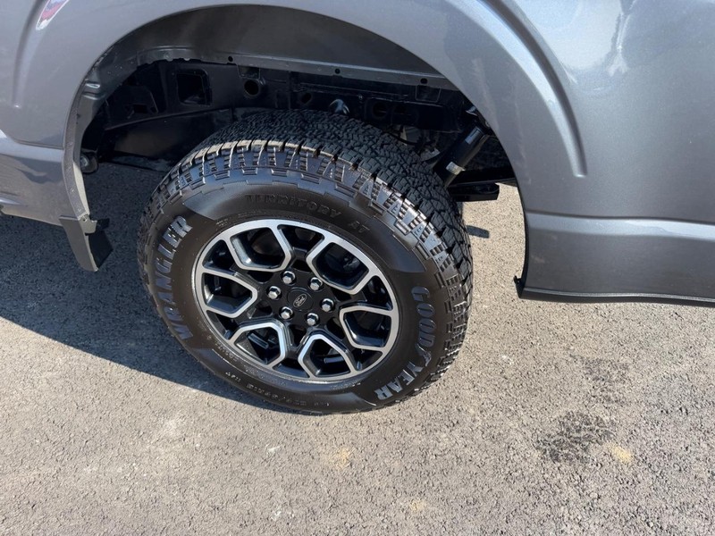 Ford F-150 Vehicle Full-screen Gallery Image 08