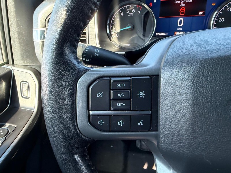 Ford F-150 Vehicle Full-screen Gallery Image 12