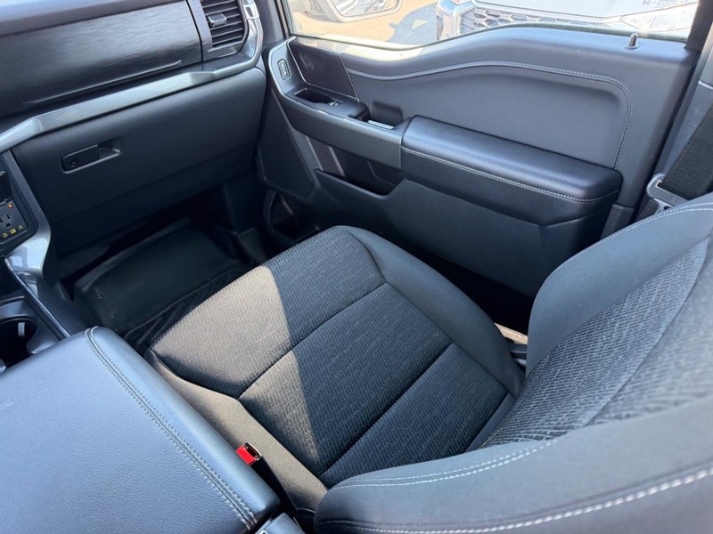 Ford F-150 Vehicle Full-screen Gallery Image 17