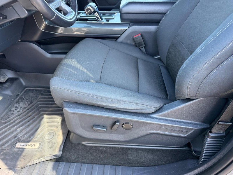 Ford F-150 Vehicle Full-screen Gallery Image 19