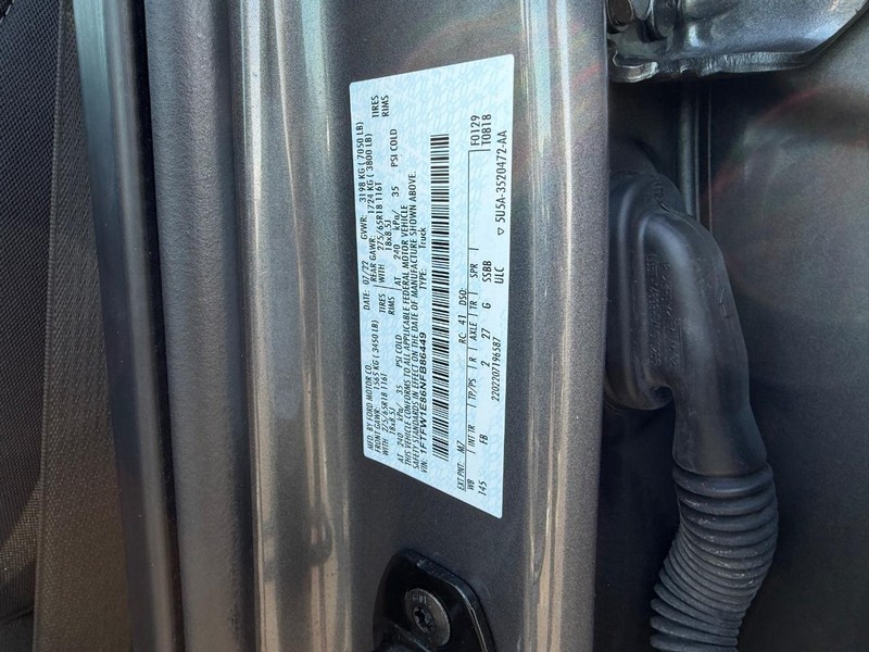 Ford F-150 Vehicle Full-screen Gallery Image 22