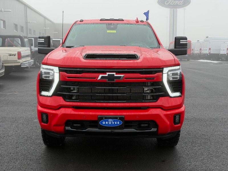 Chevrolet Silverado 3500HD Vehicle Full-screen Gallery Image 02