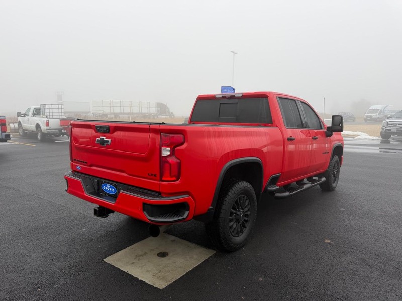 Chevrolet Silverado 3500HD Vehicle Full-screen Gallery Image 05