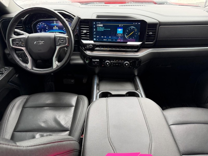 Chevrolet Silverado 3500HD Vehicle Full-screen Gallery Image 10