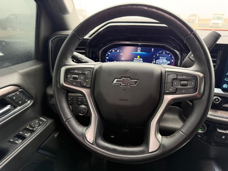 Chevrolet Silverado 3500HD Vehicle Full-screen Gallery Image 11