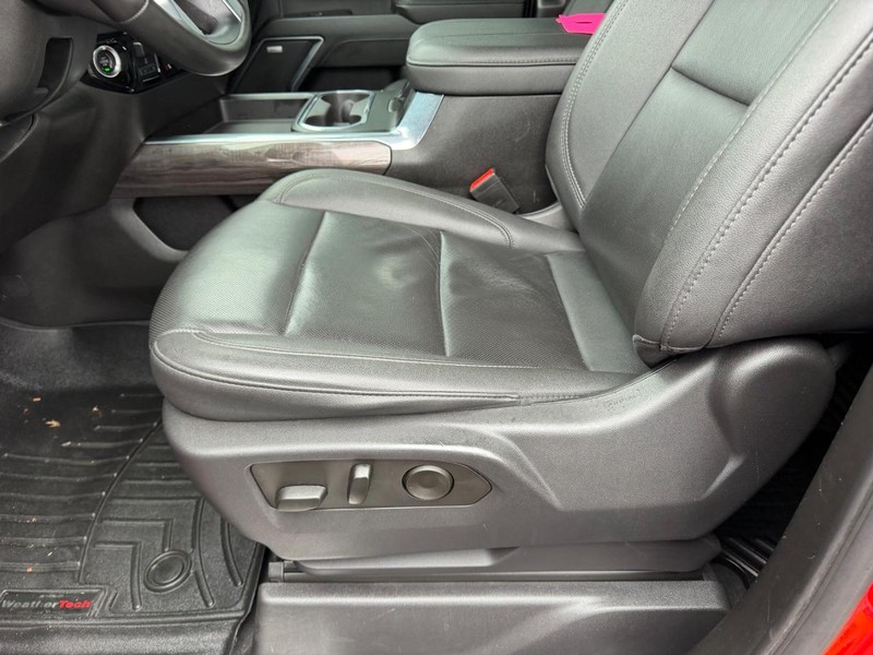 Chevrolet Silverado 3500HD Vehicle Full-screen Gallery Image 19