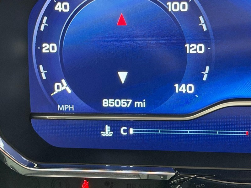 Chevrolet Silverado 3500HD Vehicle Full-screen Gallery Image 20