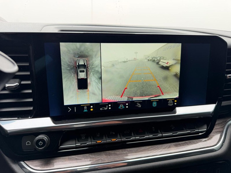 Chevrolet Silverado 3500HD Vehicle Full-screen Gallery Image 21