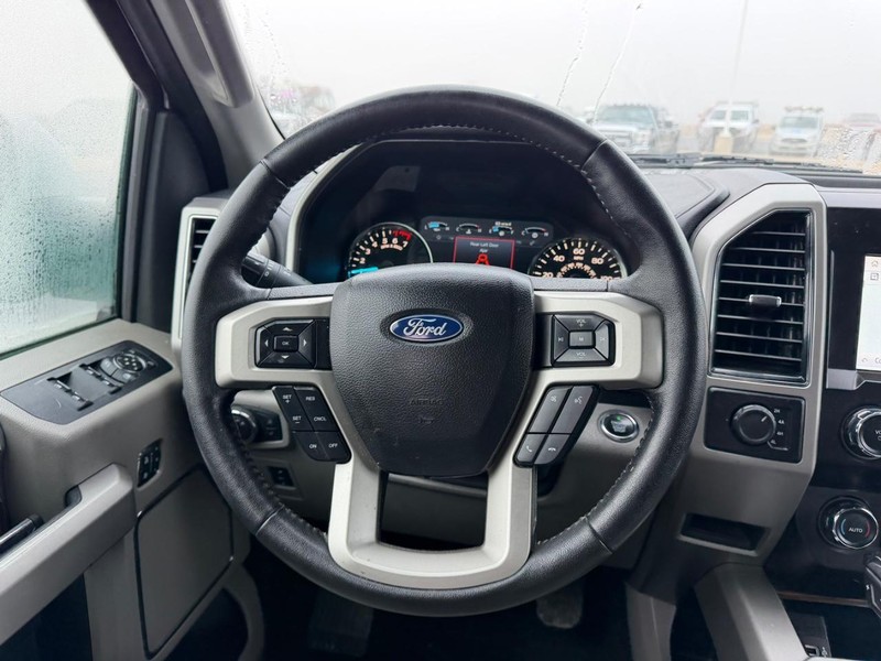 Ford F-150 Vehicle Full-screen Gallery Image 11