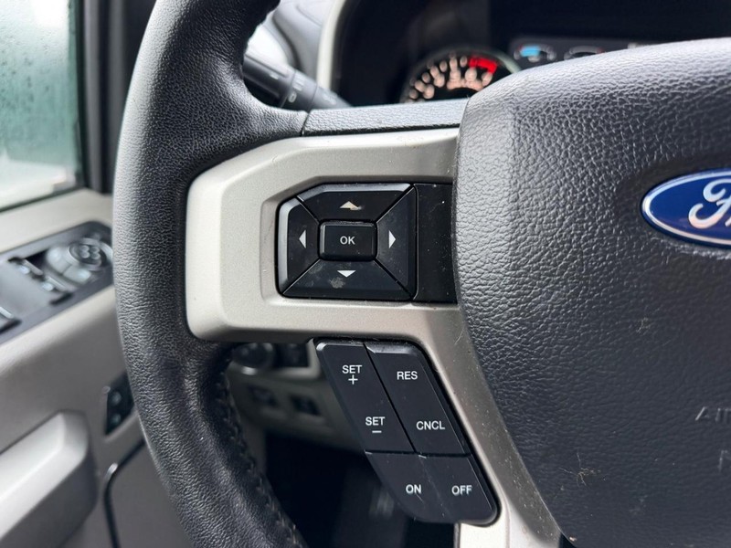 Ford F-150 Vehicle Full-screen Gallery Image 12