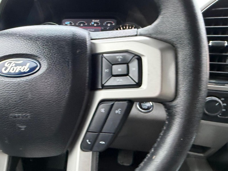 Ford F-150 Vehicle Full-screen Gallery Image 13