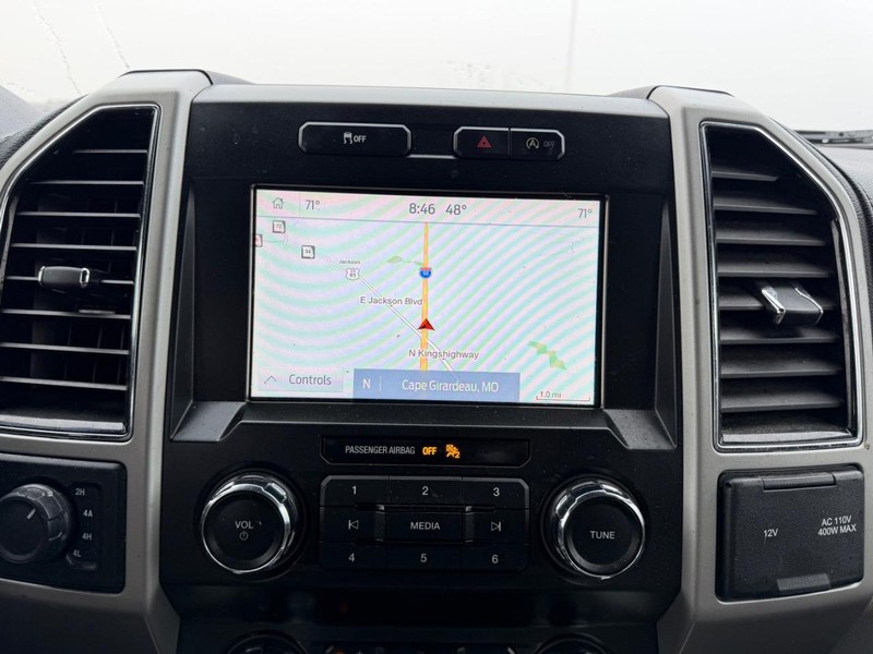 Ford F-150 Vehicle Full-screen Gallery Image 14