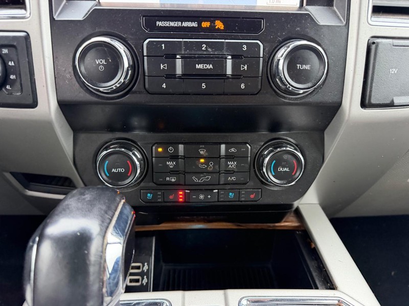 Ford F-150 Vehicle Full-screen Gallery Image 15