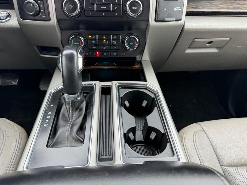 Ford F-150 Vehicle Full-screen Gallery Image 16