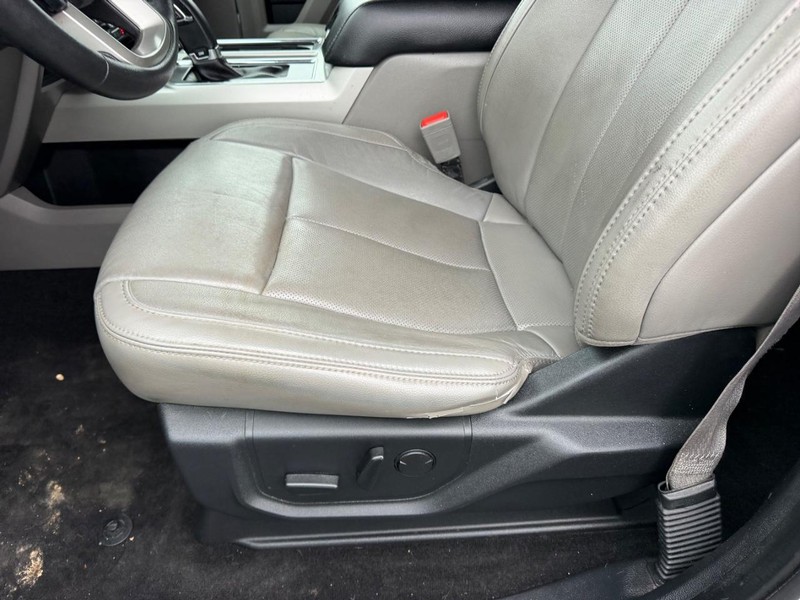 Ford F-150 Vehicle Full-screen Gallery Image 20