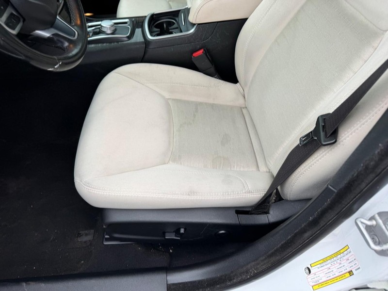 Chrysler 300 Vehicle Full-screen Gallery Image 19