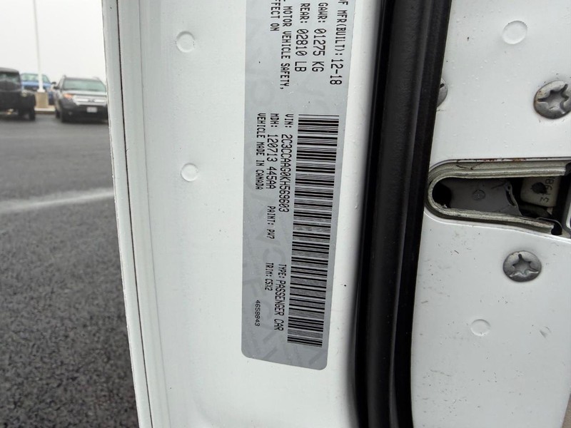 Chrysler 300 Vehicle Full-screen Gallery Image 22