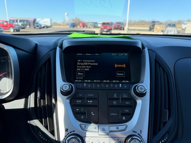 Chevrolet Equinox Vehicle Full-screen Gallery Image 16