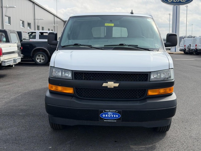 Chevrolet Express Passenger Vehicle Full-screen Gallery Image 02