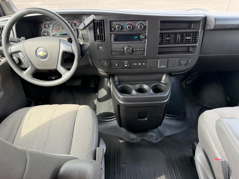 Chevrolet Express Passenger Vehicle Full-screen Gallery Image 10