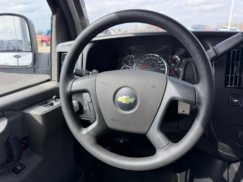 Chevrolet Express Passenger Vehicle Full-screen Gallery Image 11