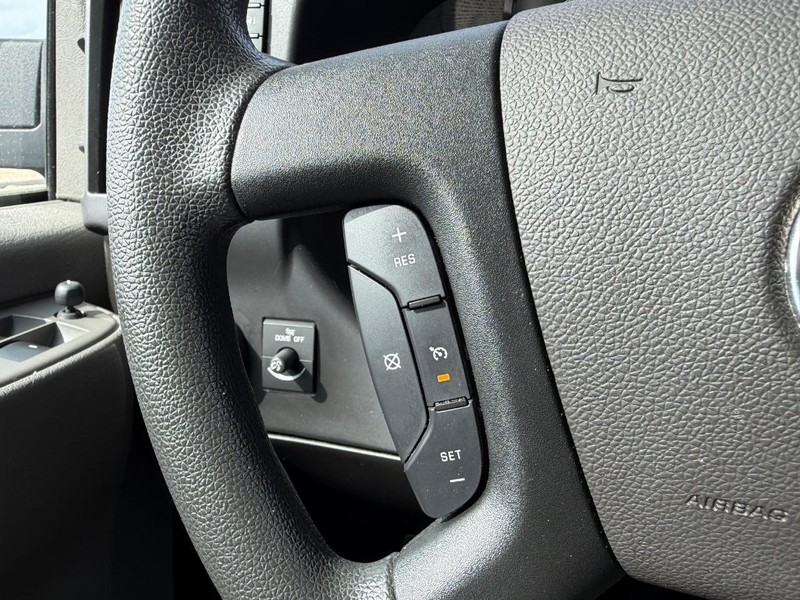 Chevrolet Express Passenger Vehicle Full-screen Gallery Image 12