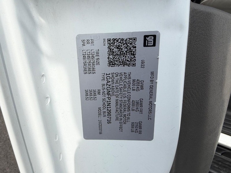 Chevrolet Express Passenger Vehicle Full-screen Gallery Image 17