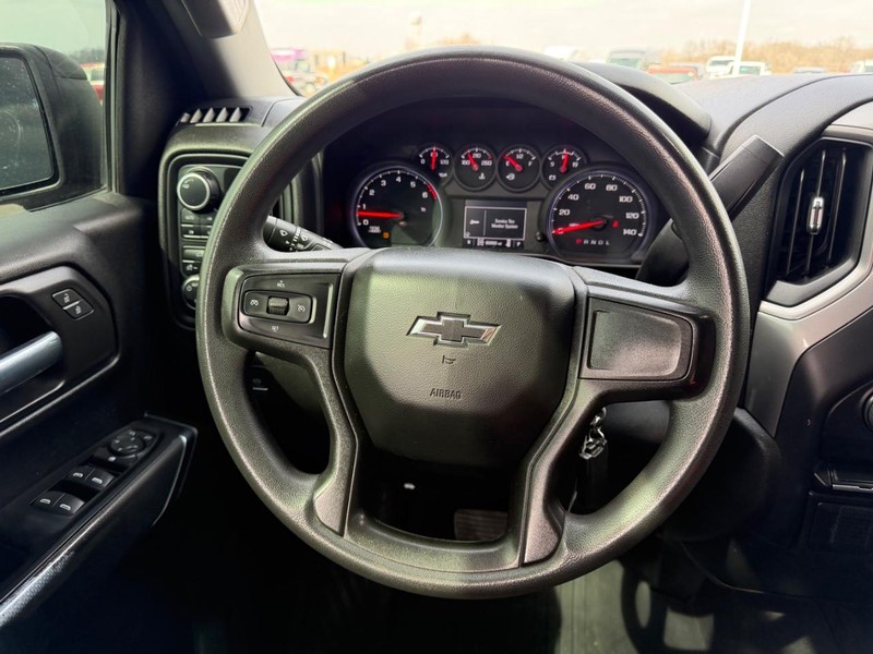 Chevrolet Silverado 1500 Vehicle Full-screen Gallery Image 11