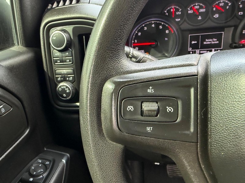 Chevrolet Silverado 1500 Vehicle Full-screen Gallery Image 12