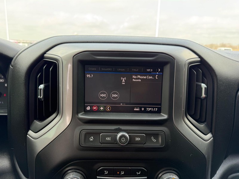 Chevrolet Silverado 1500 Vehicle Full-screen Gallery Image 13