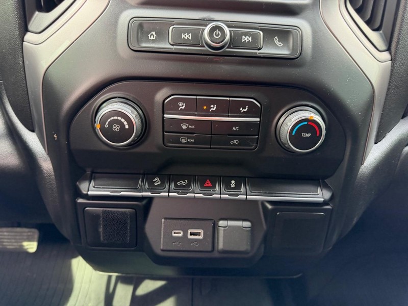 Chevrolet Silverado 1500 Vehicle Full-screen Gallery Image 14