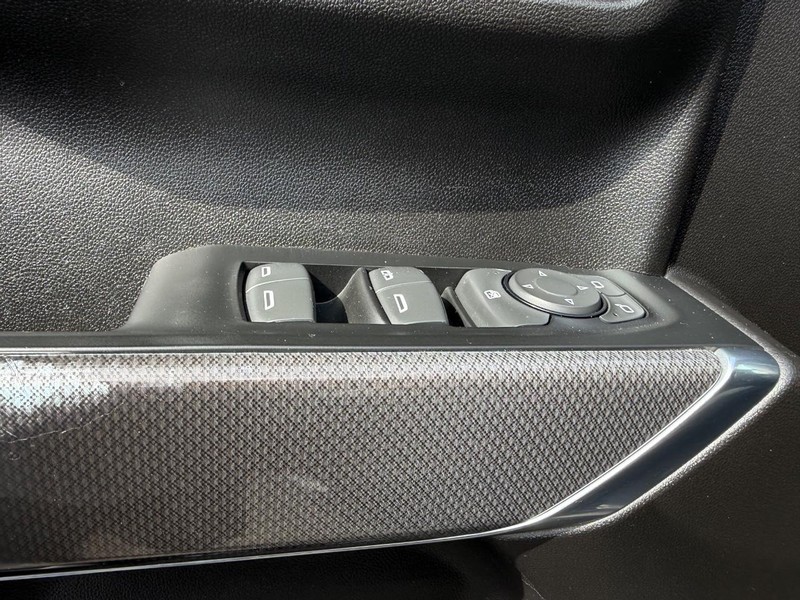 Chevrolet Silverado 1500 Vehicle Full-screen Gallery Image 16