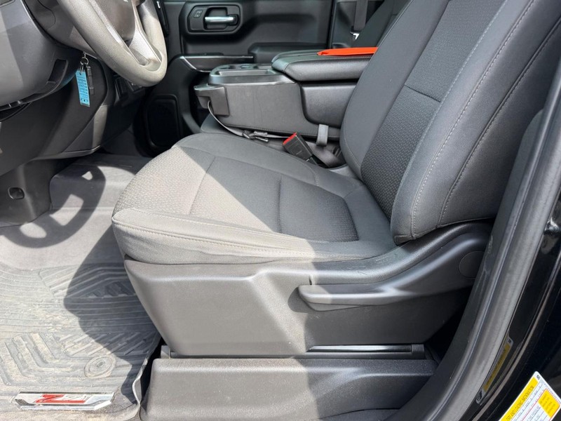 Chevrolet Silverado 1500 Vehicle Full-screen Gallery Image 17