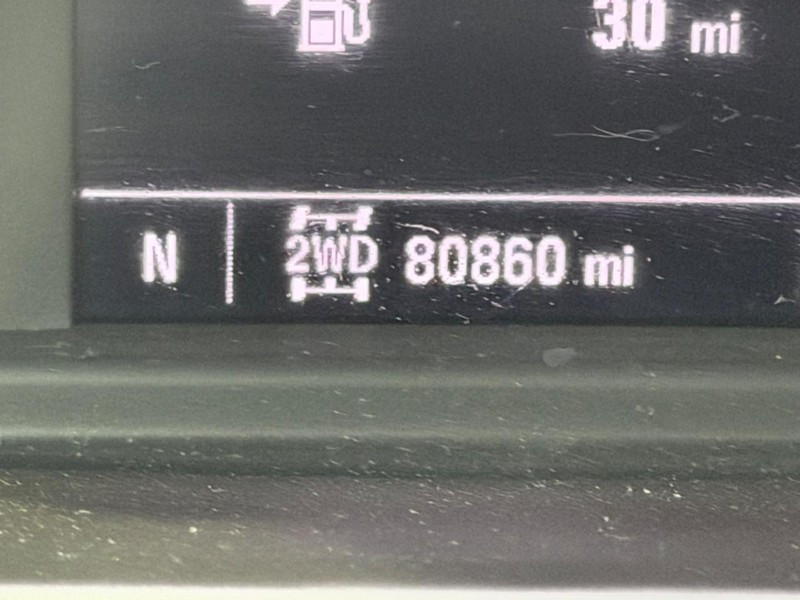 Chevrolet Silverado 1500 Vehicle Full-screen Gallery Image 18