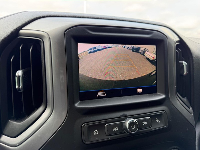 Chevrolet Silverado 1500 Vehicle Full-screen Gallery Image 19