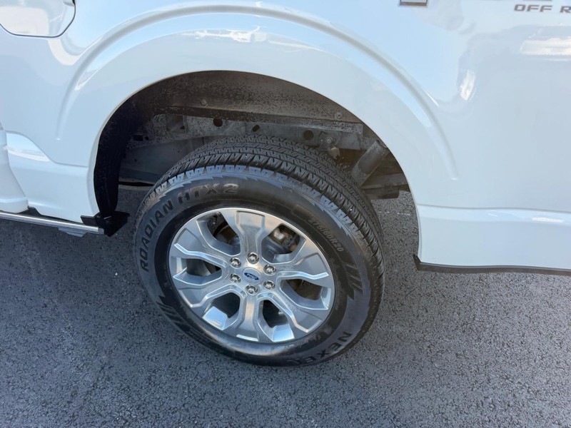 Ford F-150 Vehicle Full-screen Gallery Image 08