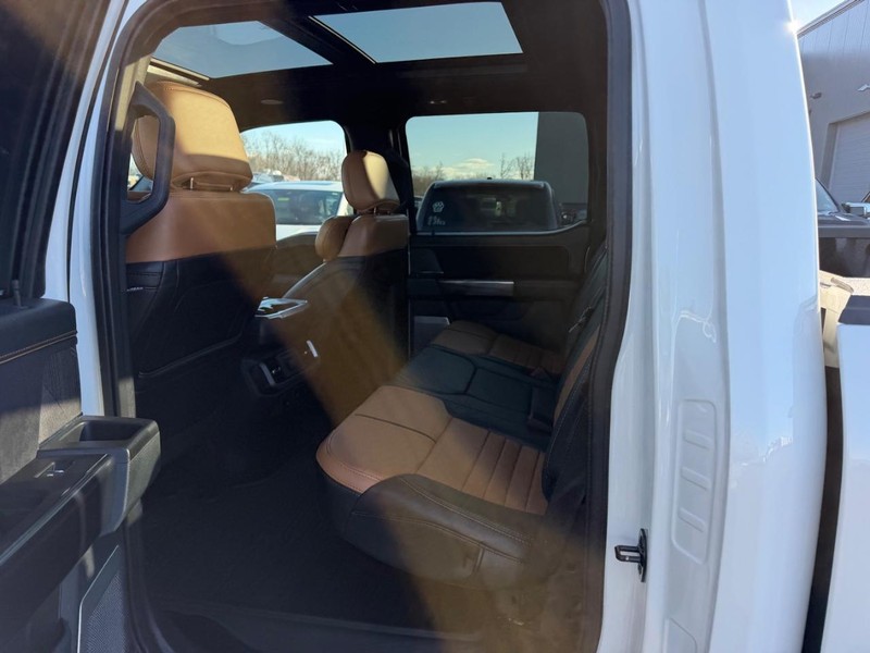 Ford F-150 Vehicle Full-screen Gallery Image 09