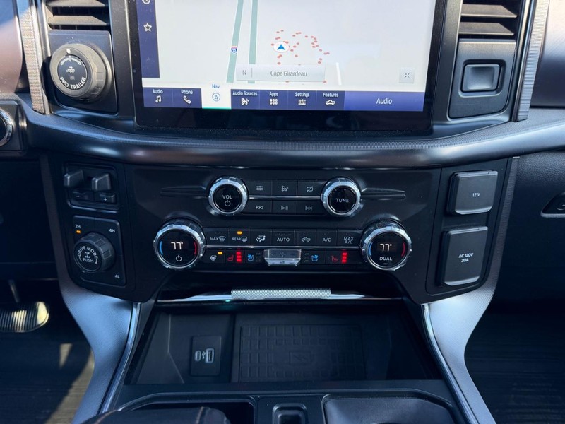 Ford F-150 Vehicle Full-screen Gallery Image 16