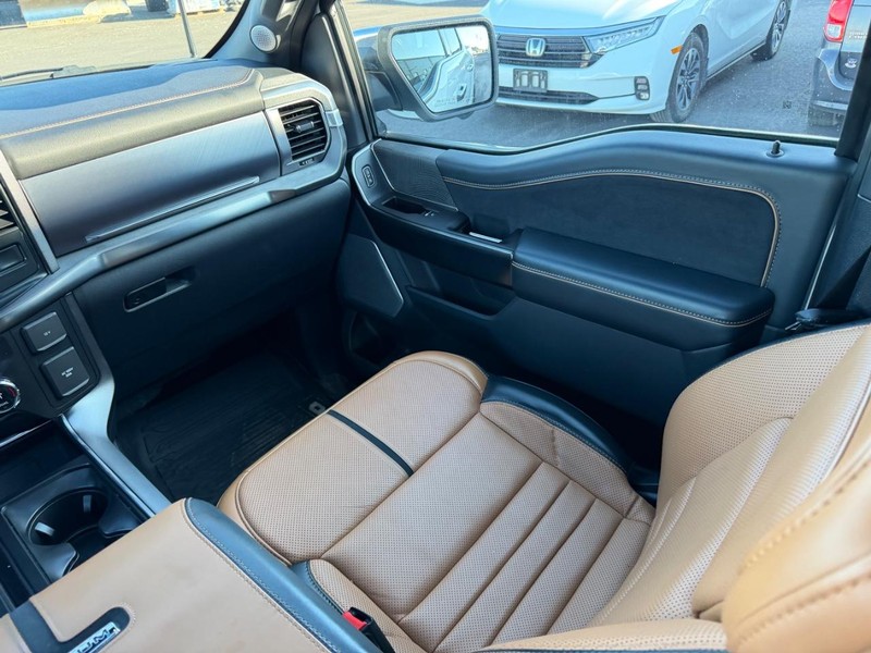 Ford F-150 Vehicle Full-screen Gallery Image 18