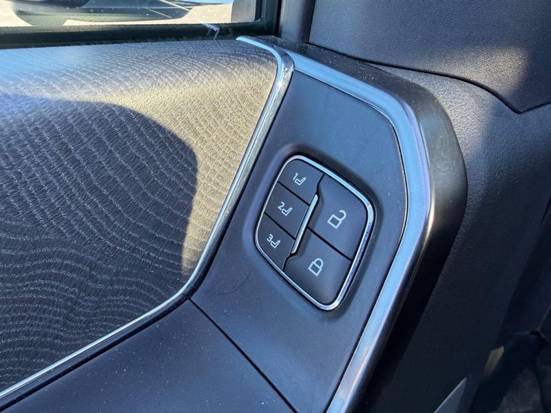 Ford F-150 Vehicle Full-screen Gallery Image 20