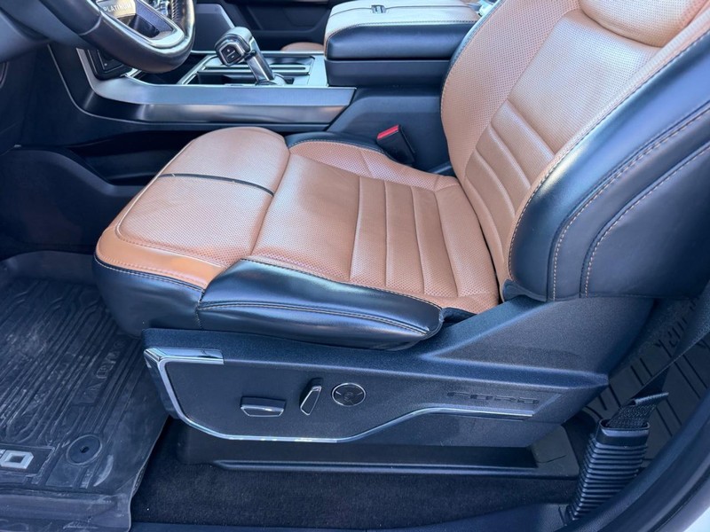 Ford F-150 Vehicle Full-screen Gallery Image 21