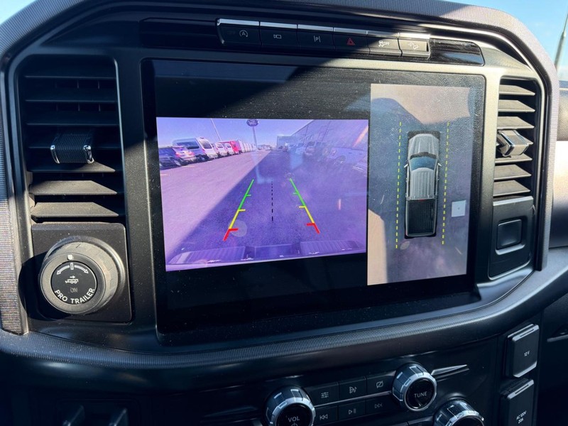 Ford F-150 Vehicle Full-screen Gallery Image 23