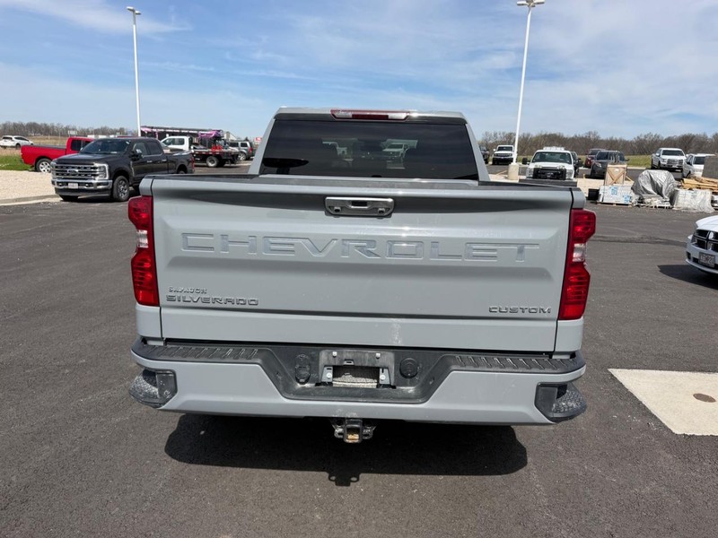 Chevrolet Silverado 1500 Vehicle Full-screen Gallery Image 06