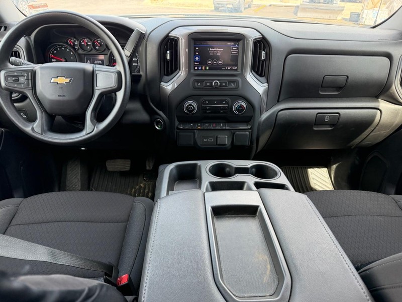 Chevrolet Silverado 1500 Vehicle Full-screen Gallery Image 10