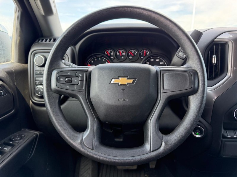 Chevrolet Silverado 1500 Vehicle Full-screen Gallery Image 11