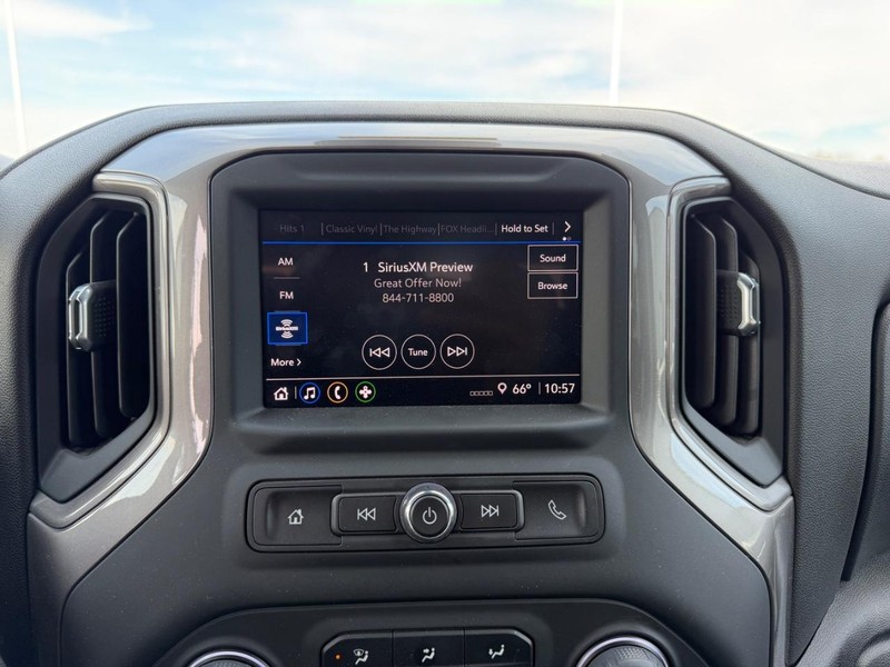 Chevrolet Silverado 1500 Vehicle Full-screen Gallery Image 13