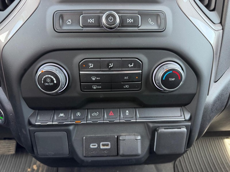 Chevrolet Silverado 1500 Vehicle Full-screen Gallery Image 14