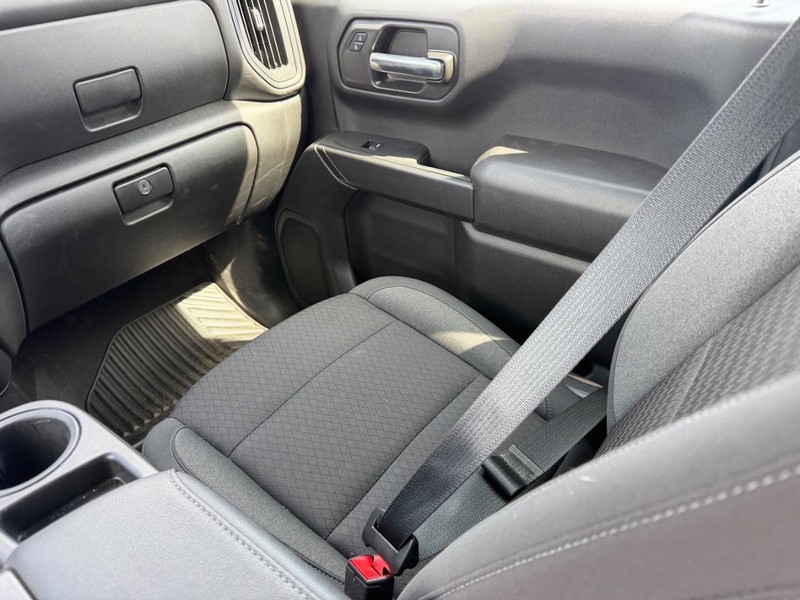 Chevrolet Silverado 1500 Vehicle Full-screen Gallery Image 15