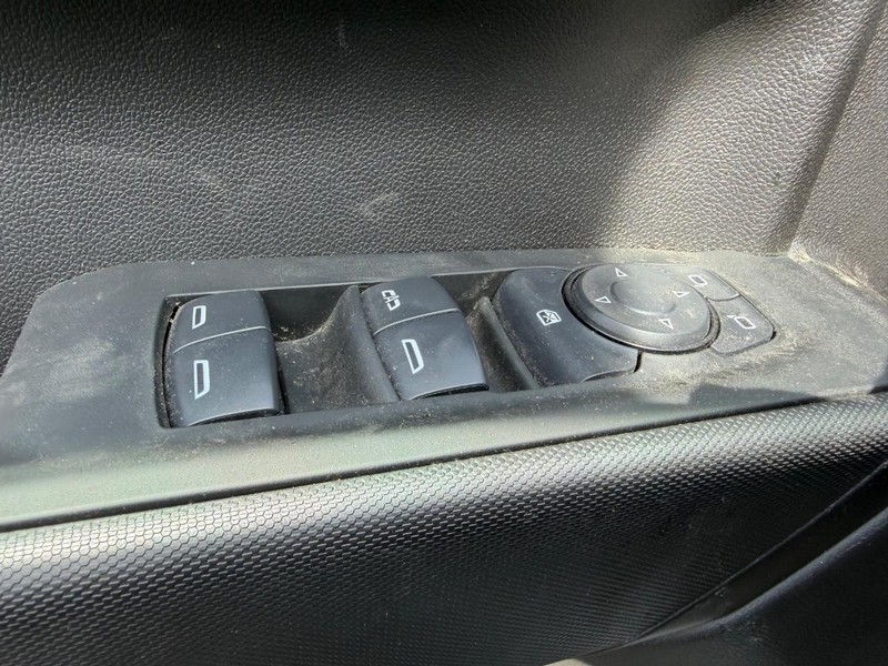 Chevrolet Silverado 1500 Vehicle Full-screen Gallery Image 16