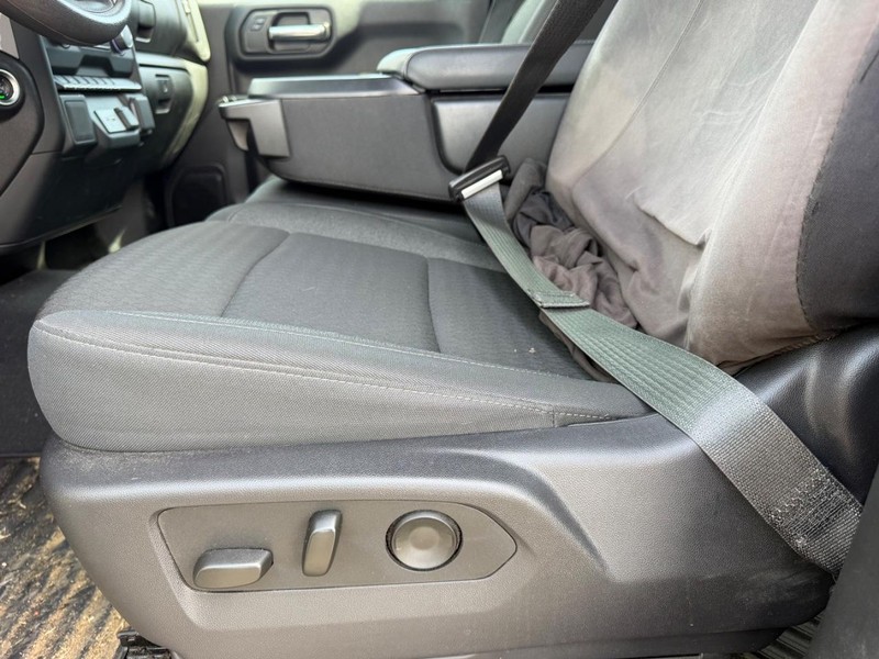 Chevrolet Silverado 1500 Vehicle Full-screen Gallery Image 17